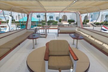 Hurghada Boat Charters to Dolphin House with Snorkeling